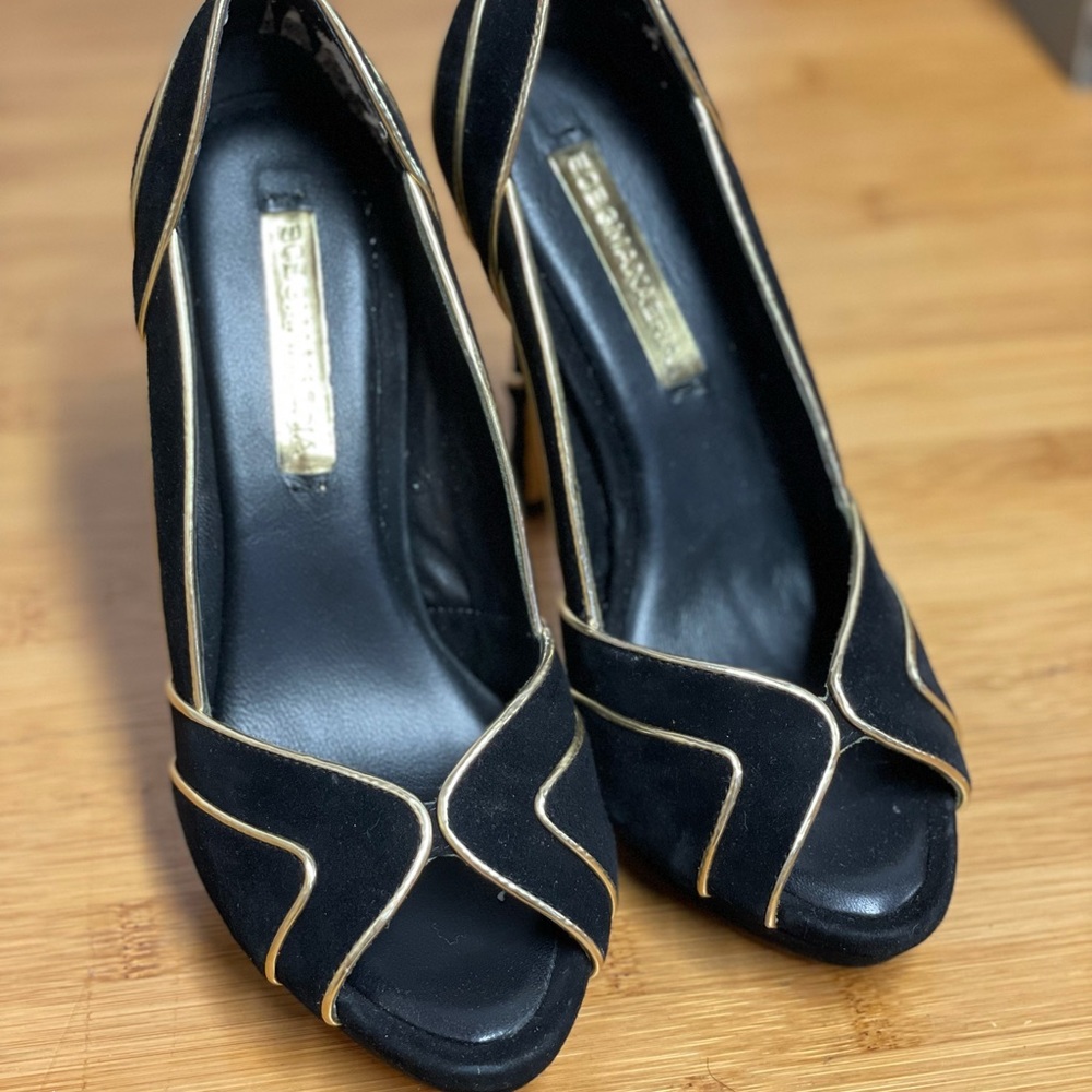 BCBG Black Pumps